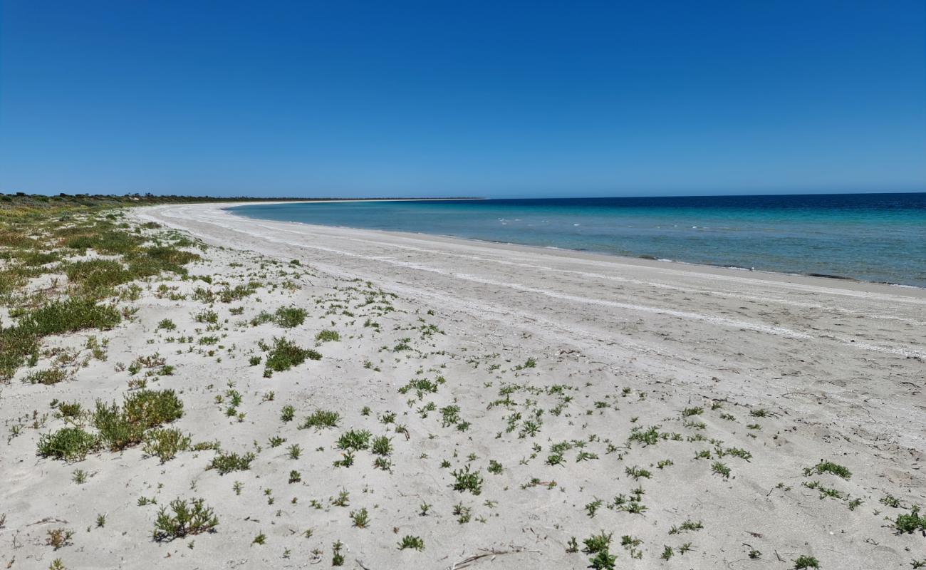 Фото Burners Beach с светлый песок поверхностью