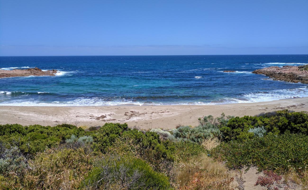 Фото Coffin Beach с светлый песок поверхностью