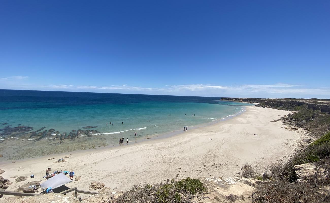 Фото Troubridge Hill Beach с светлый песок поверхностью