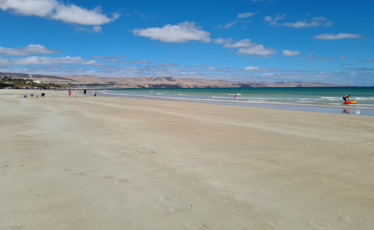 Фото Aldinga Beach с светлый песок поверхностью