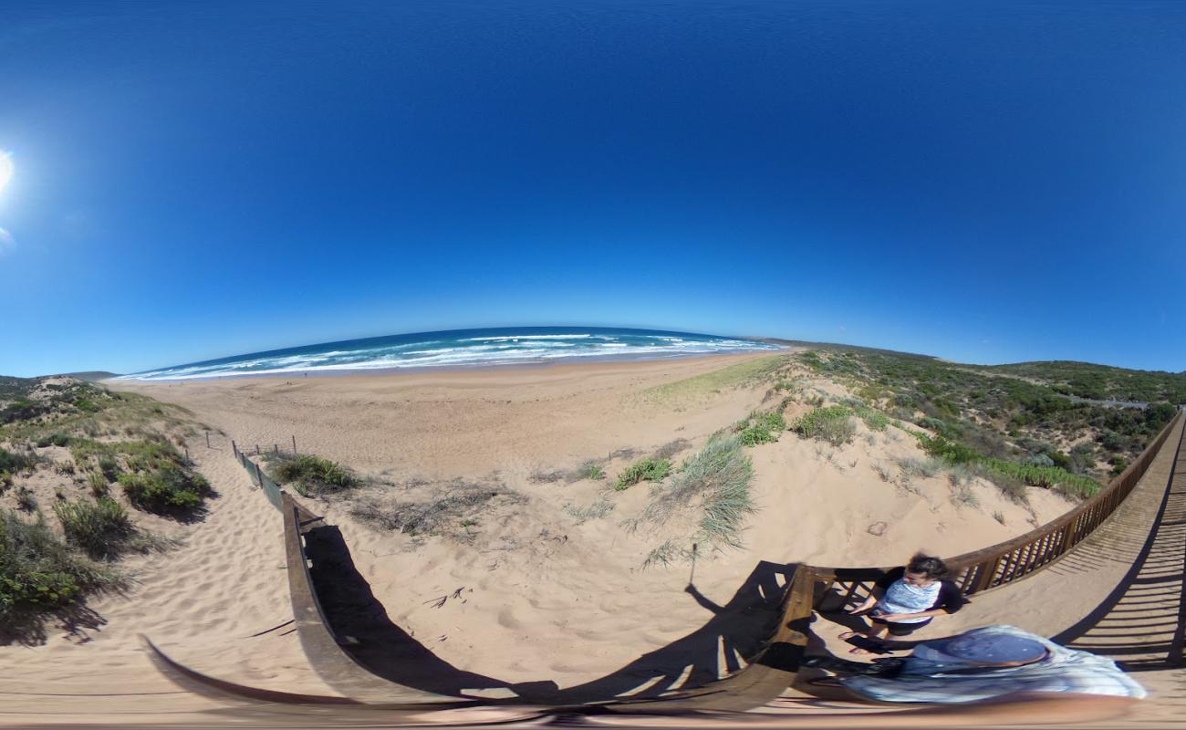 Фото Waitpinga Beach с золотистый песок поверхностью