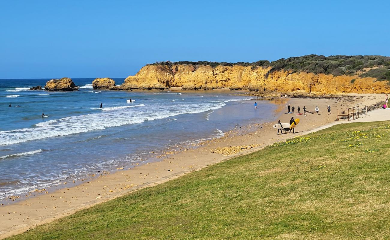 Фото Torquay Surf Beach с светлый песок поверхностью