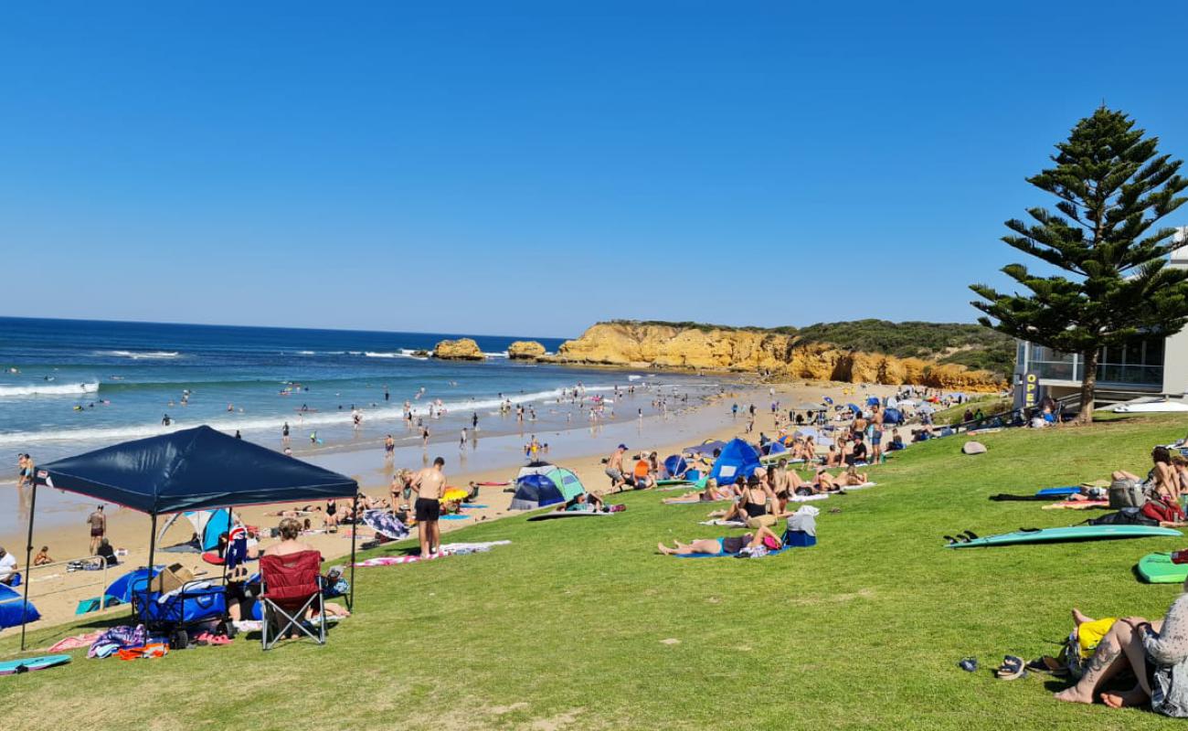 Фото Torquay Beach с светлый песок поверхностью