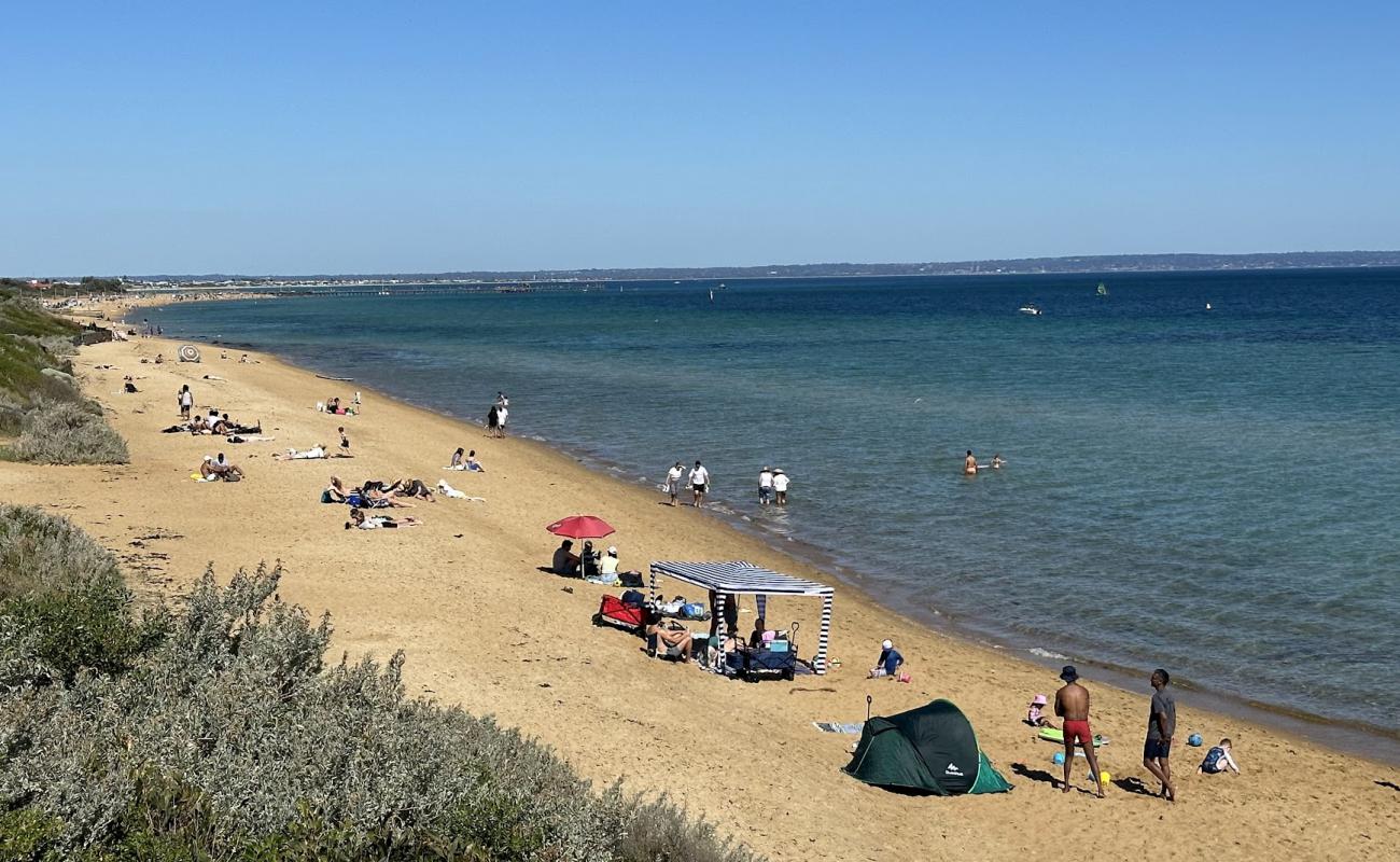 Фото Mordialloc Beach с светлый песок поверхностью