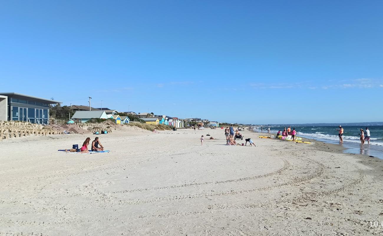 Фото Aspendale Beach с светлый песок поверхностью