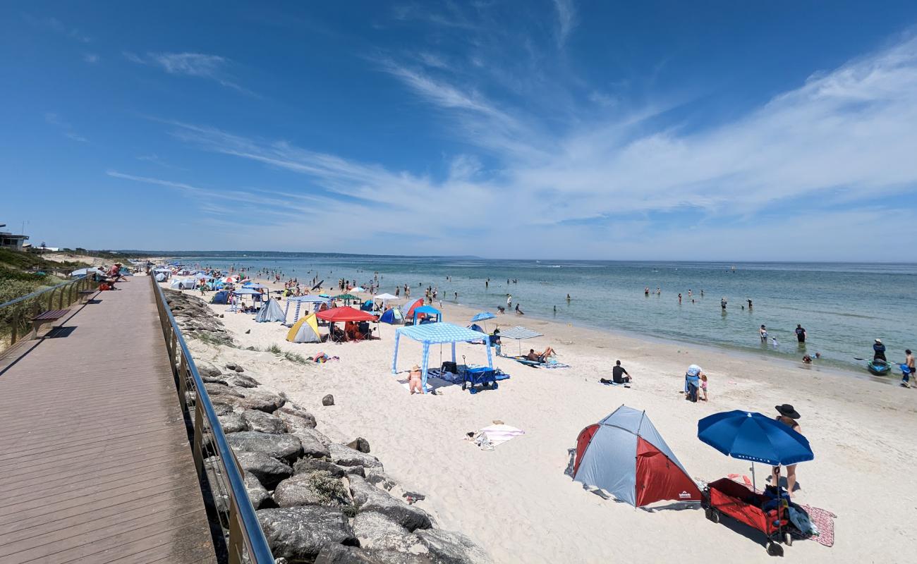 Фото Carrum Beach с светлый песок поверхностью