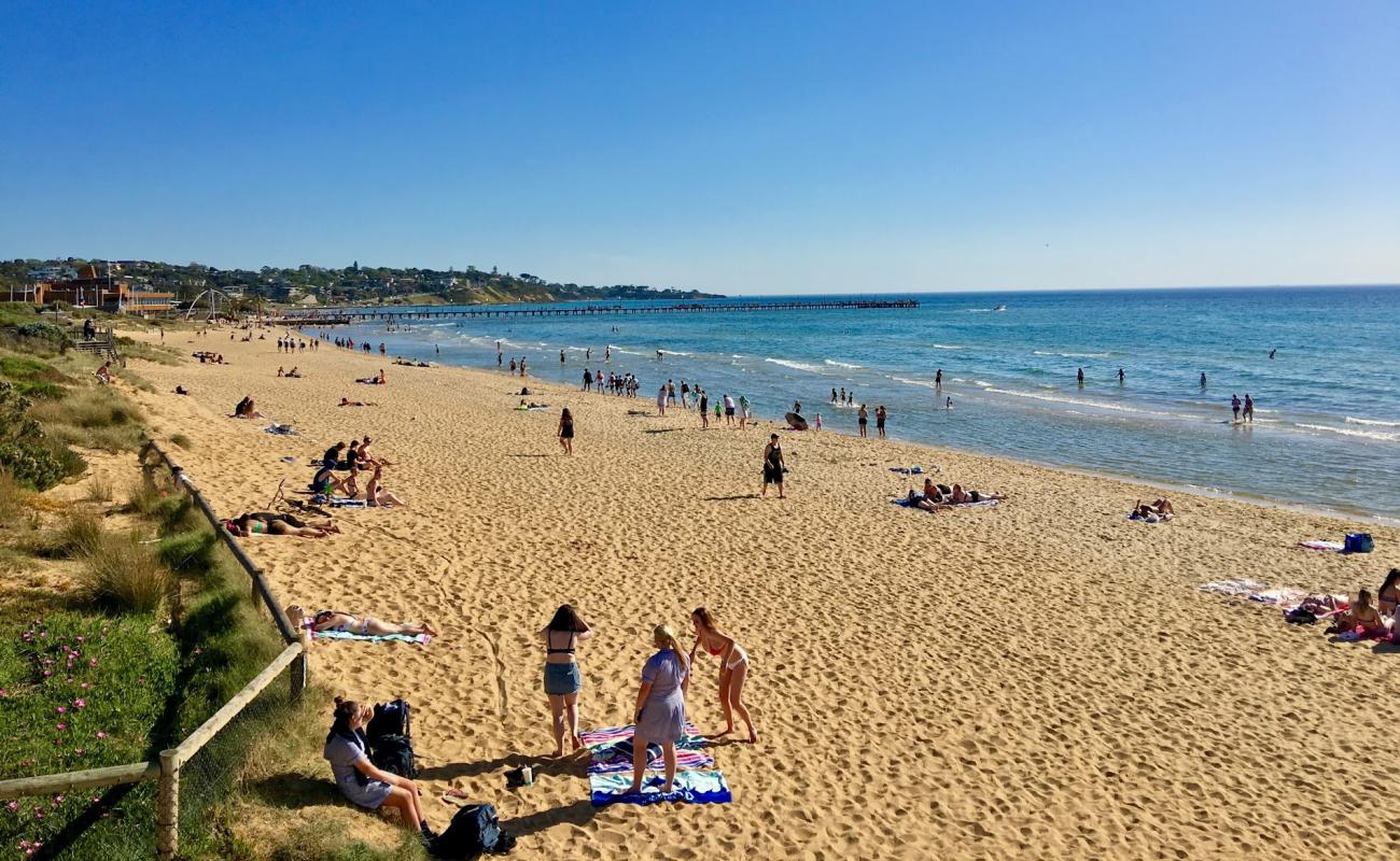 Фото Frankston Beach с светлый песок поверхностью