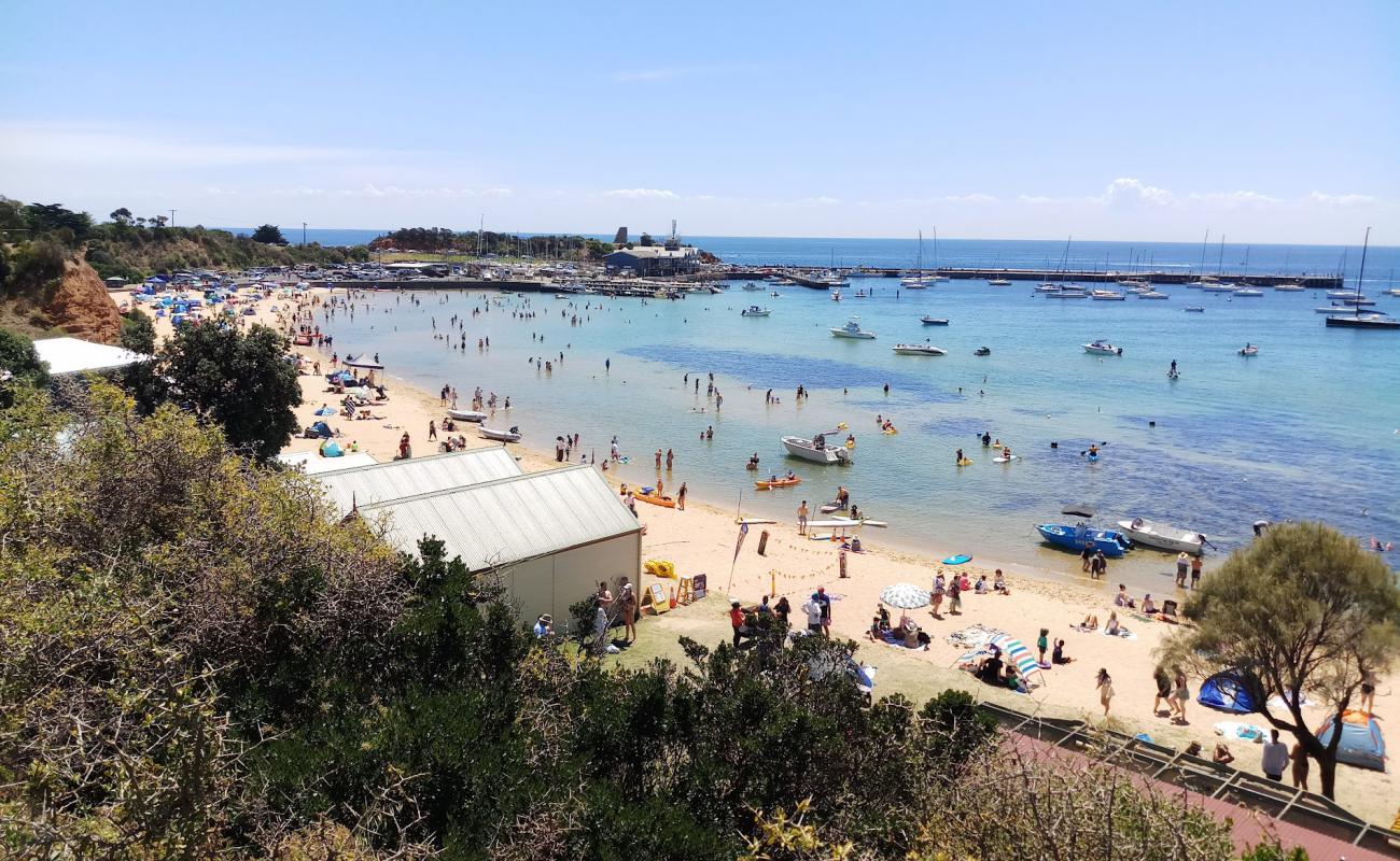 Фото Mothers Beach с светлый песок поверхностью