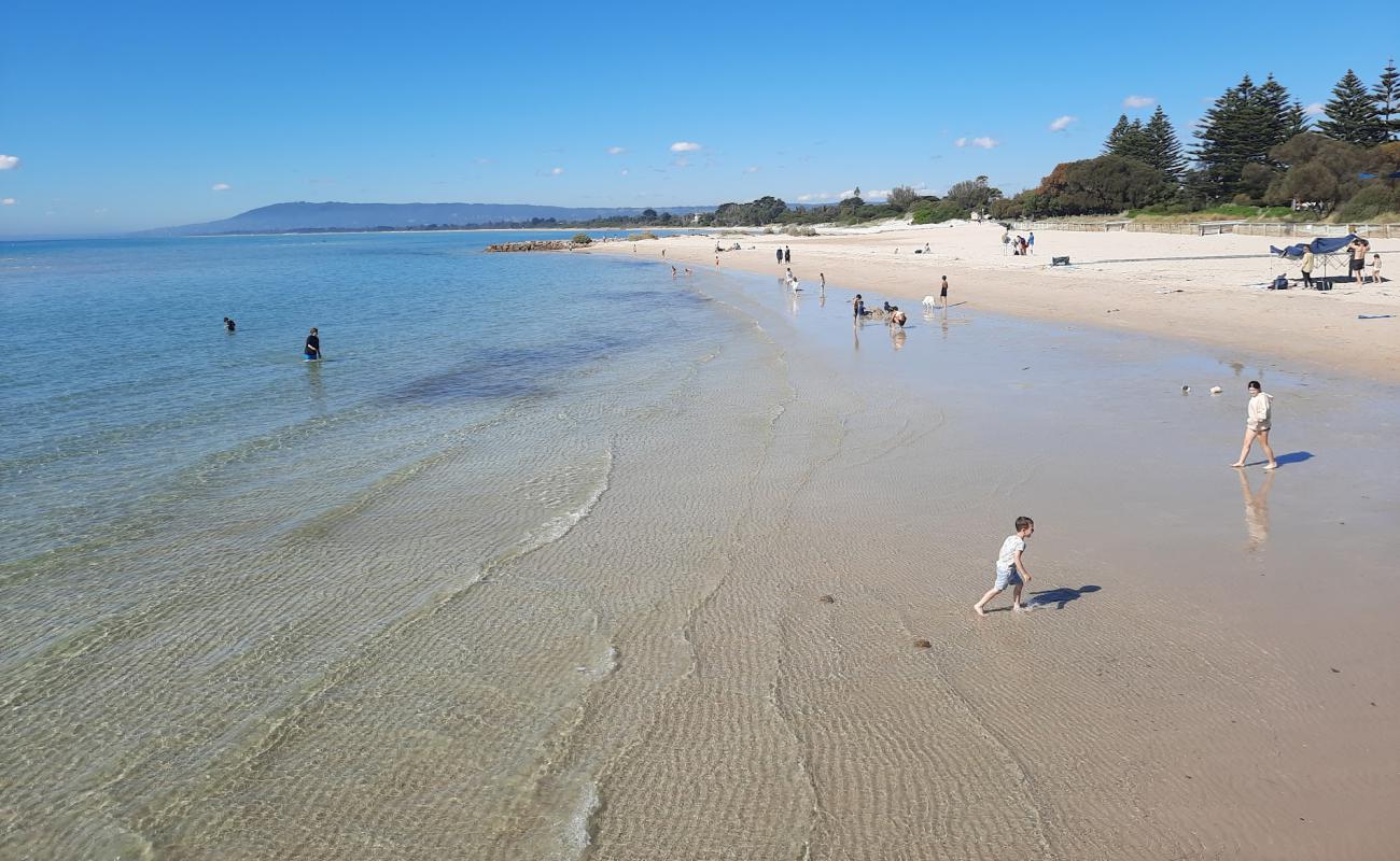 Фото Rye Beach с светлый песок поверхностью