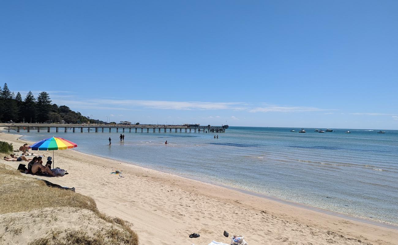 Фото Sorrento Beach с светлый песок поверхностью