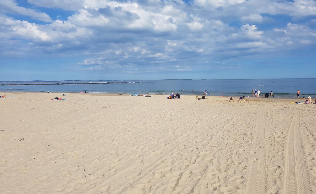 Фото Point Leo Surf Beach с светлый песок поверхностью