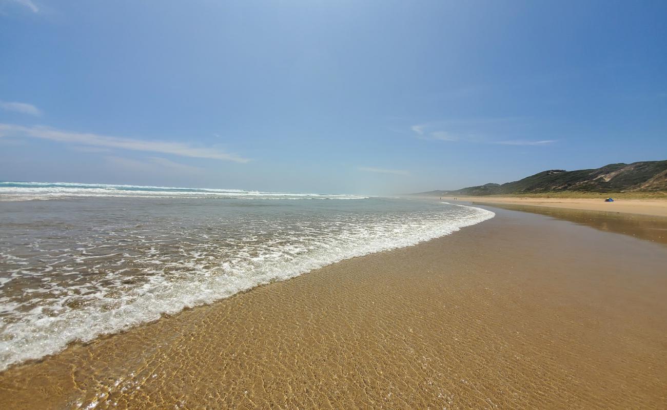 Фото Number 3 Beach с светлый песок поверхностью