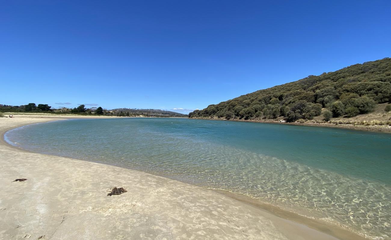 Фото Carlton Beach с светлый песок поверхностью