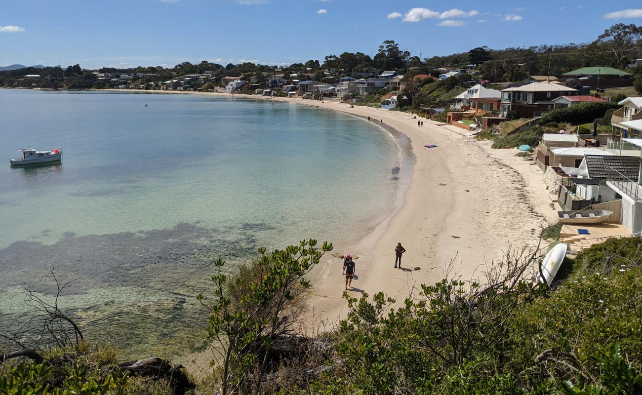 Фото Opossum Bay Beach с светлый песок поверхностью