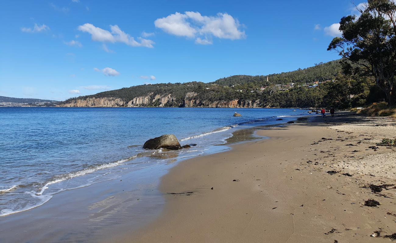 Фото Taroona Beach с светлый песок поверхностью