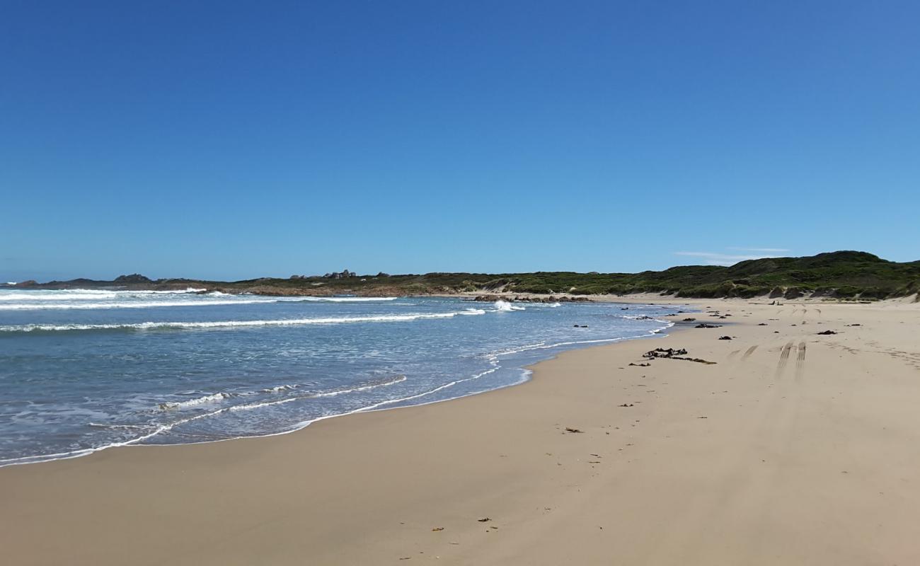 Фото Lighthouse Beach с песок с камнями поверхностью