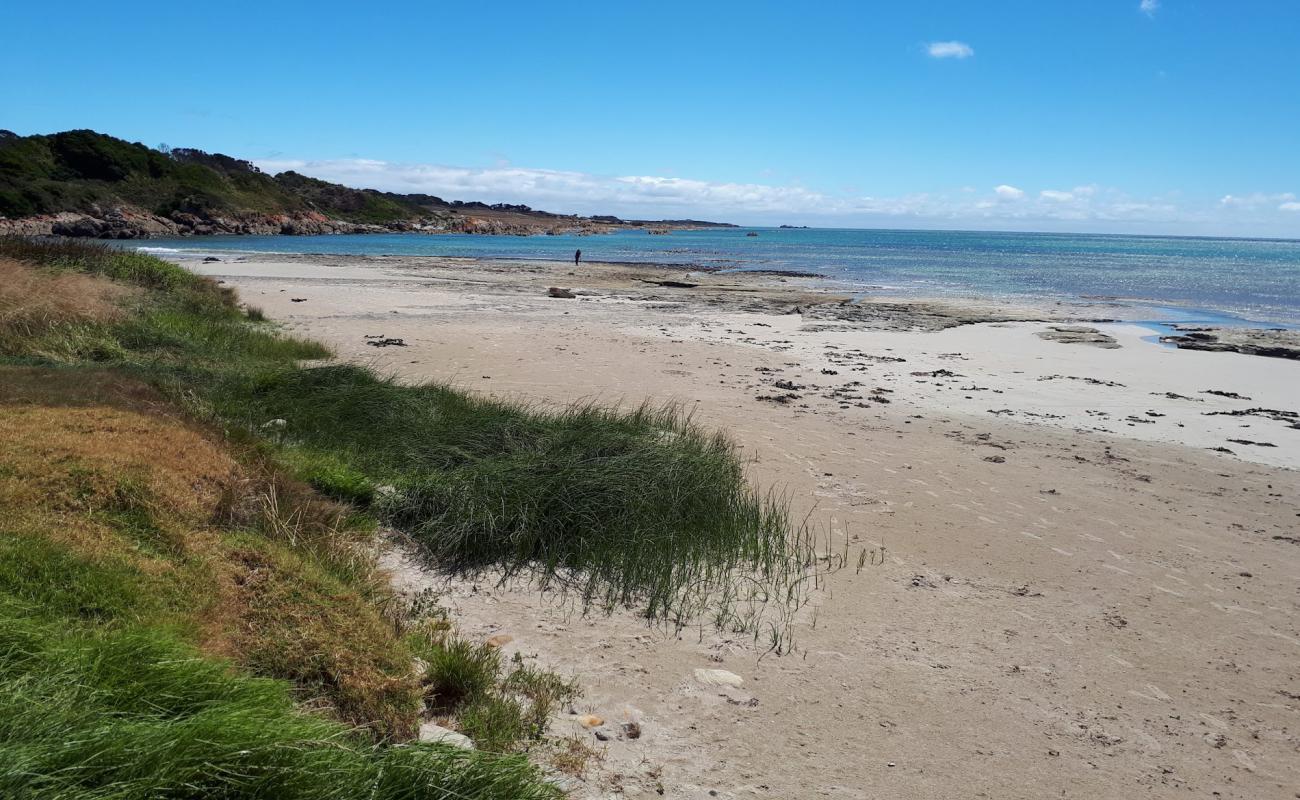 Фото Green Point Beach с песок с камнями поверхностью