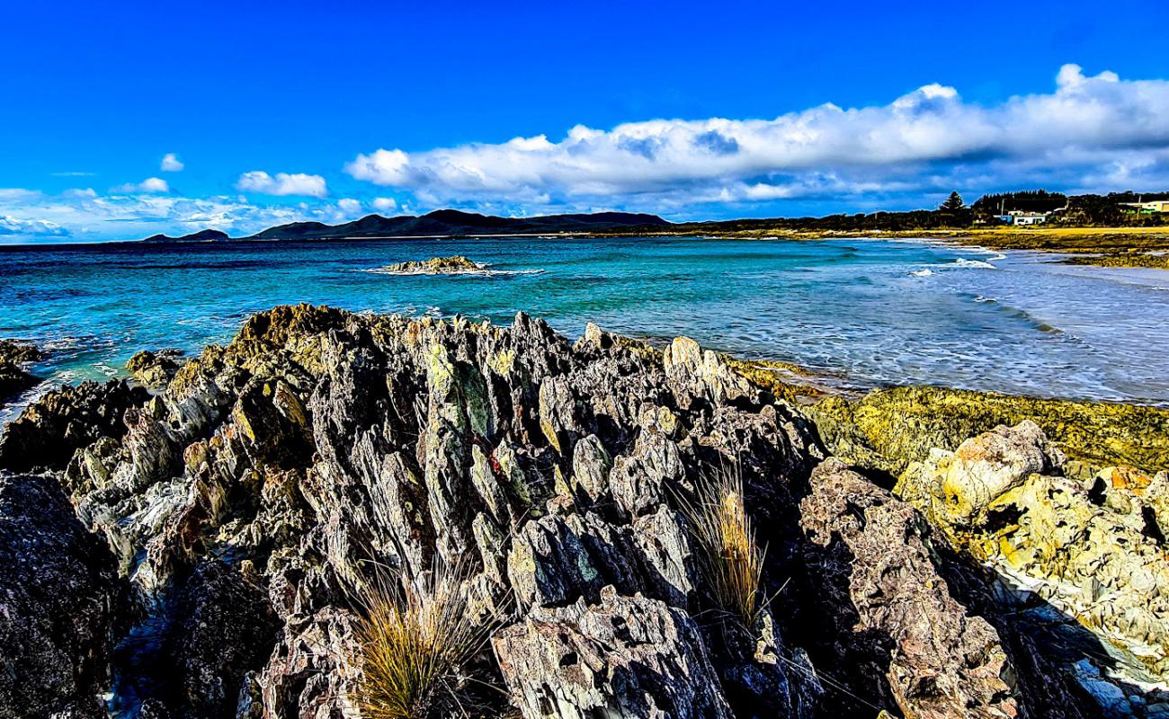 Фото Hellyer Beach с песок с камнями поверхностью