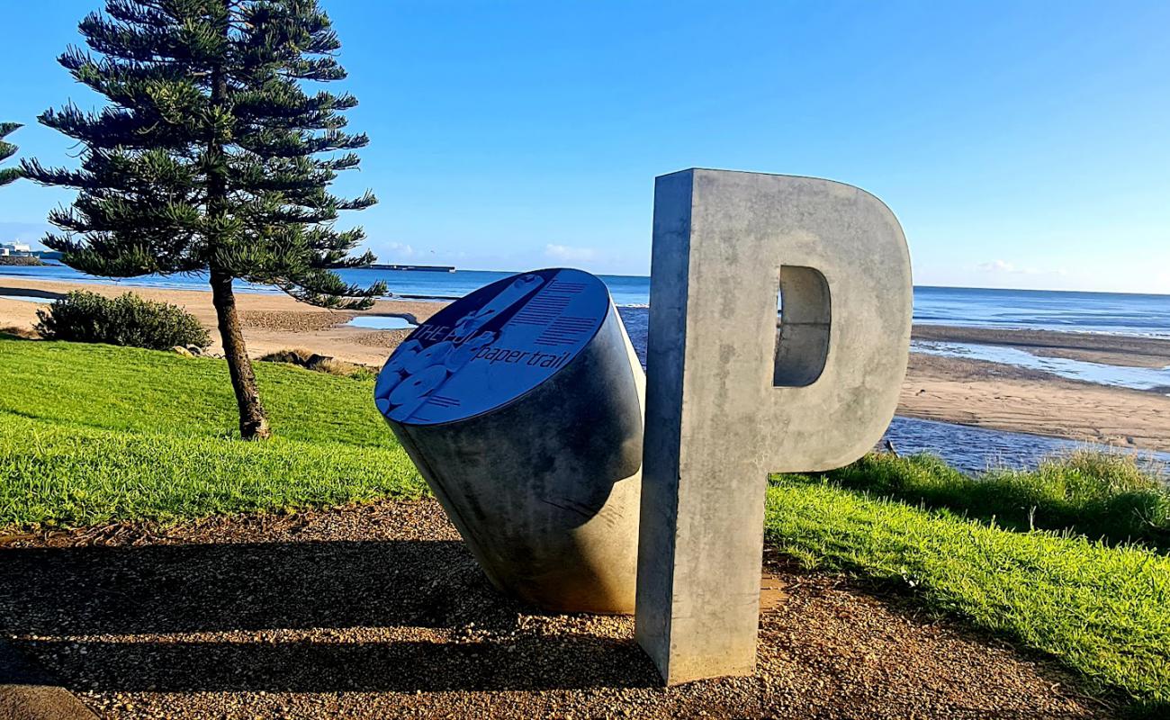 Фото Wivenhoe Beach с светлый песок поверхностью