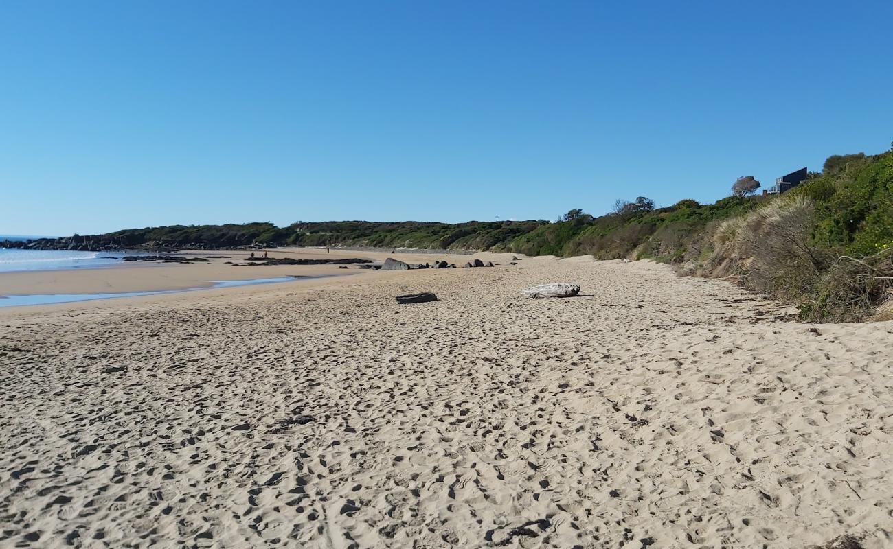 Фото Coles Beach с светлый песок поверхностью