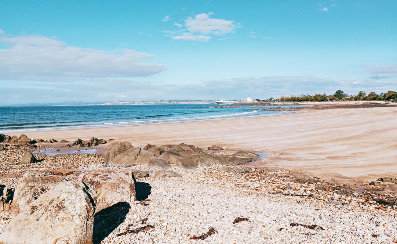 Фото East Devonport Beach с песок с галькой поверхностью