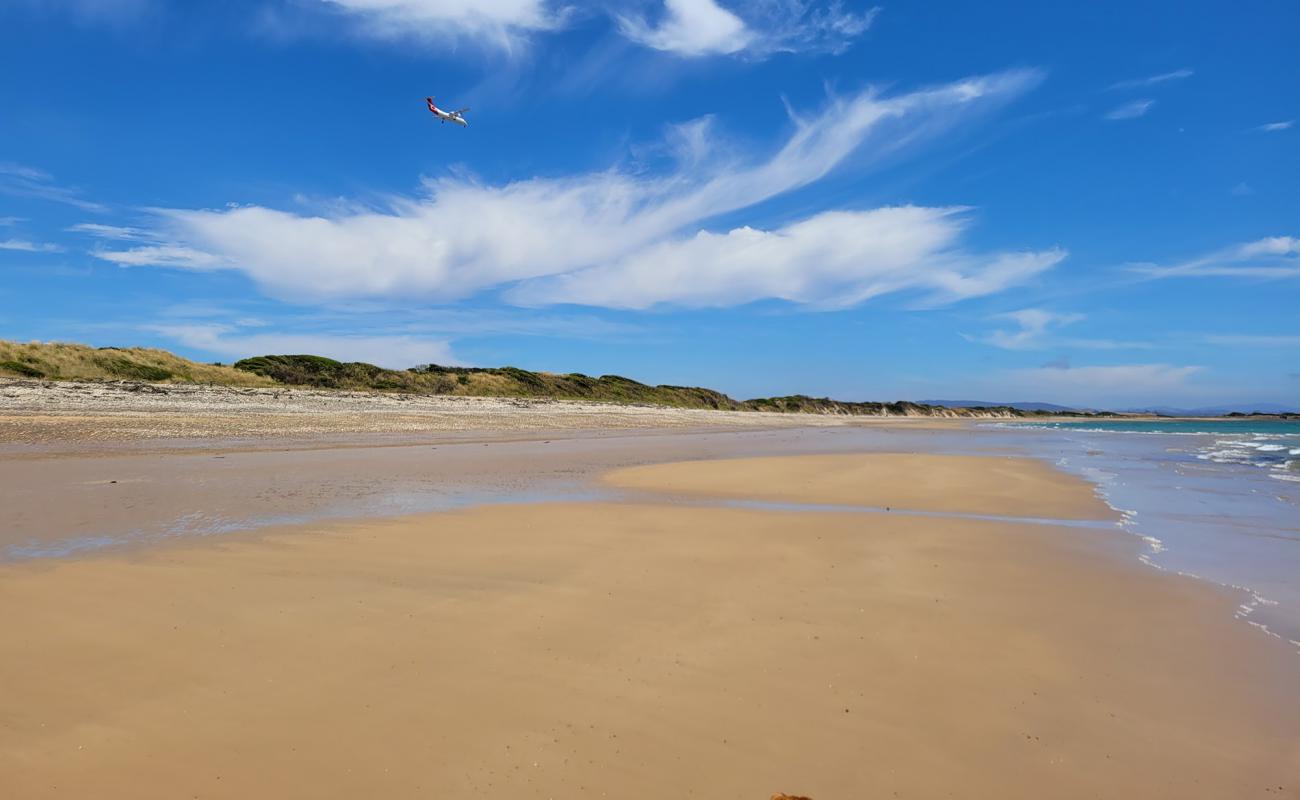 Фото Moorland Beach с светлый песок поверхностью