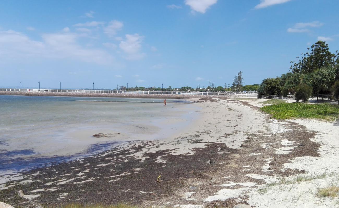 Фото Pandanus Beach с светлый песок поверхностью