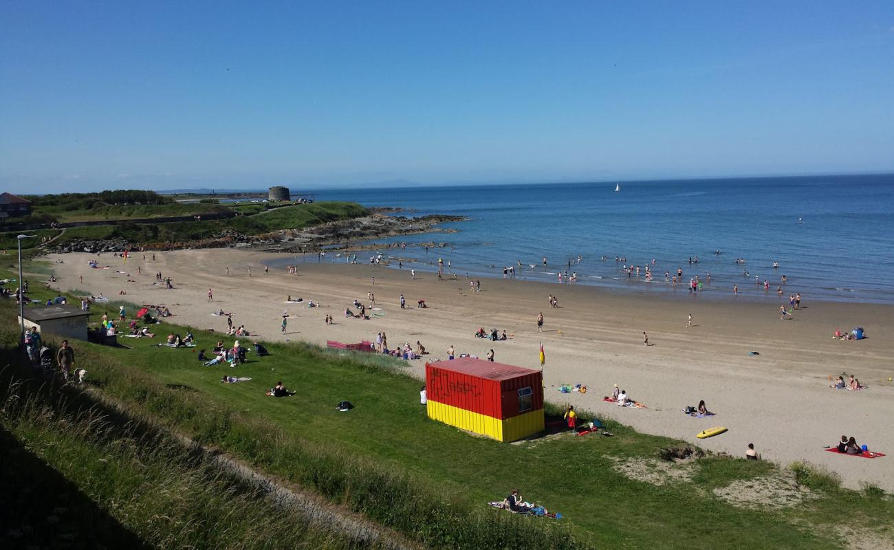 Фото Balbriggan Beach с светлый песок поверхностью