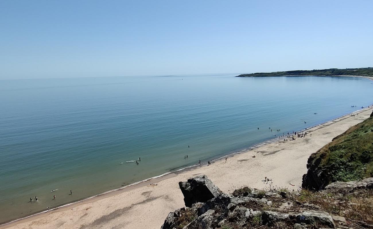 Фото Hanging Rock Beach с светлый песок поверхностью