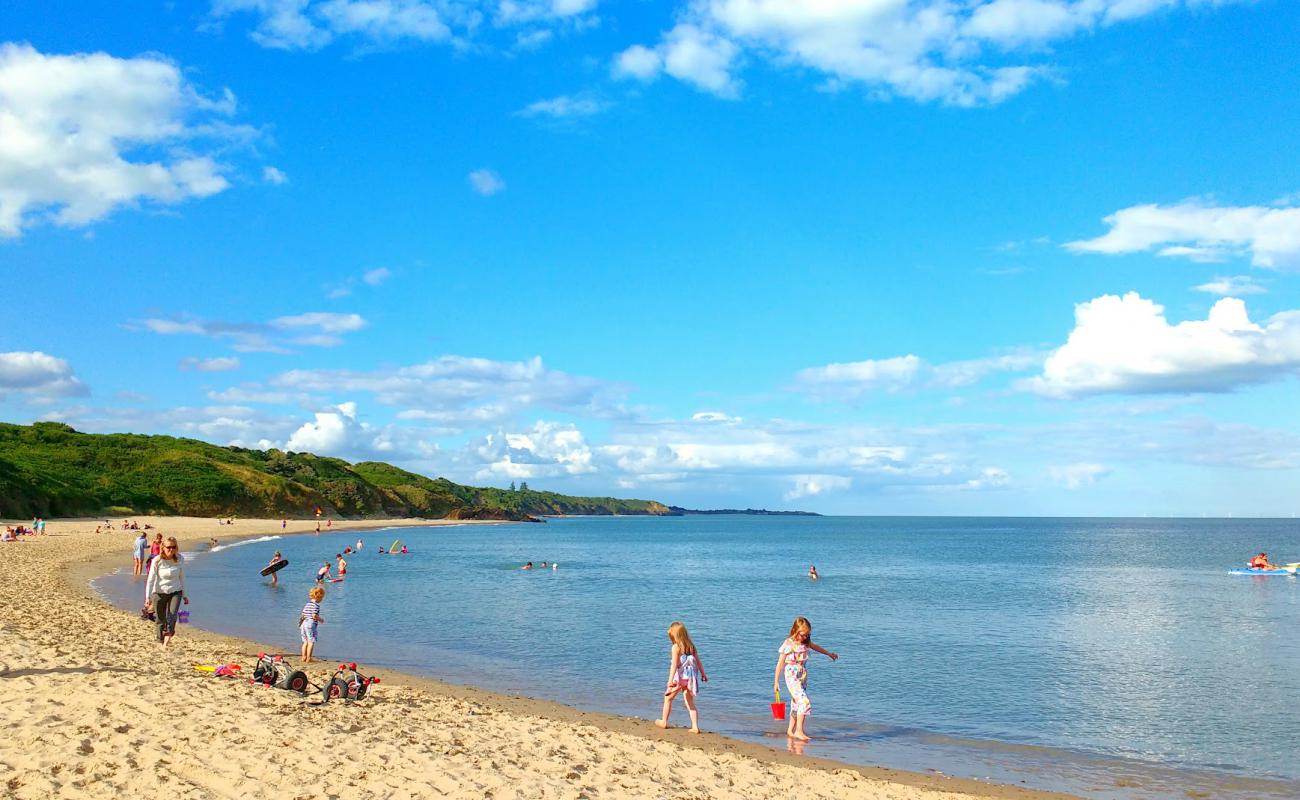 Фото Ballymoney Beach с светлый песок поверхностью