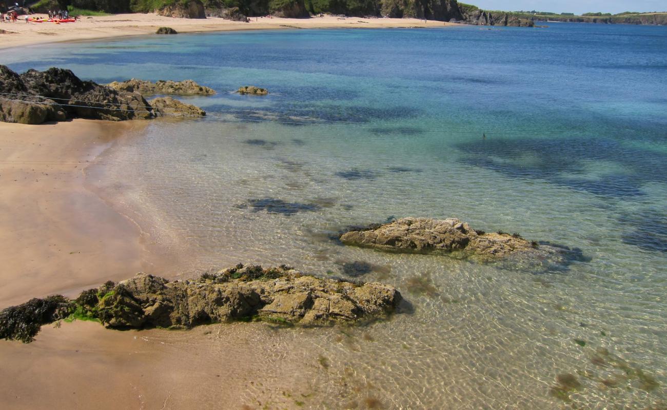 Фото Baginbun Beach с светлый песок поверхностью