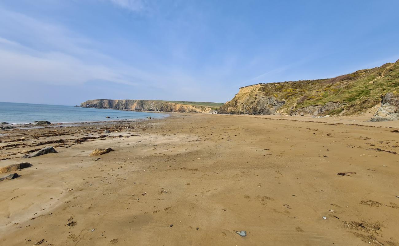 Фото Kilfarrasy Beach с песок с галькой поверхностью