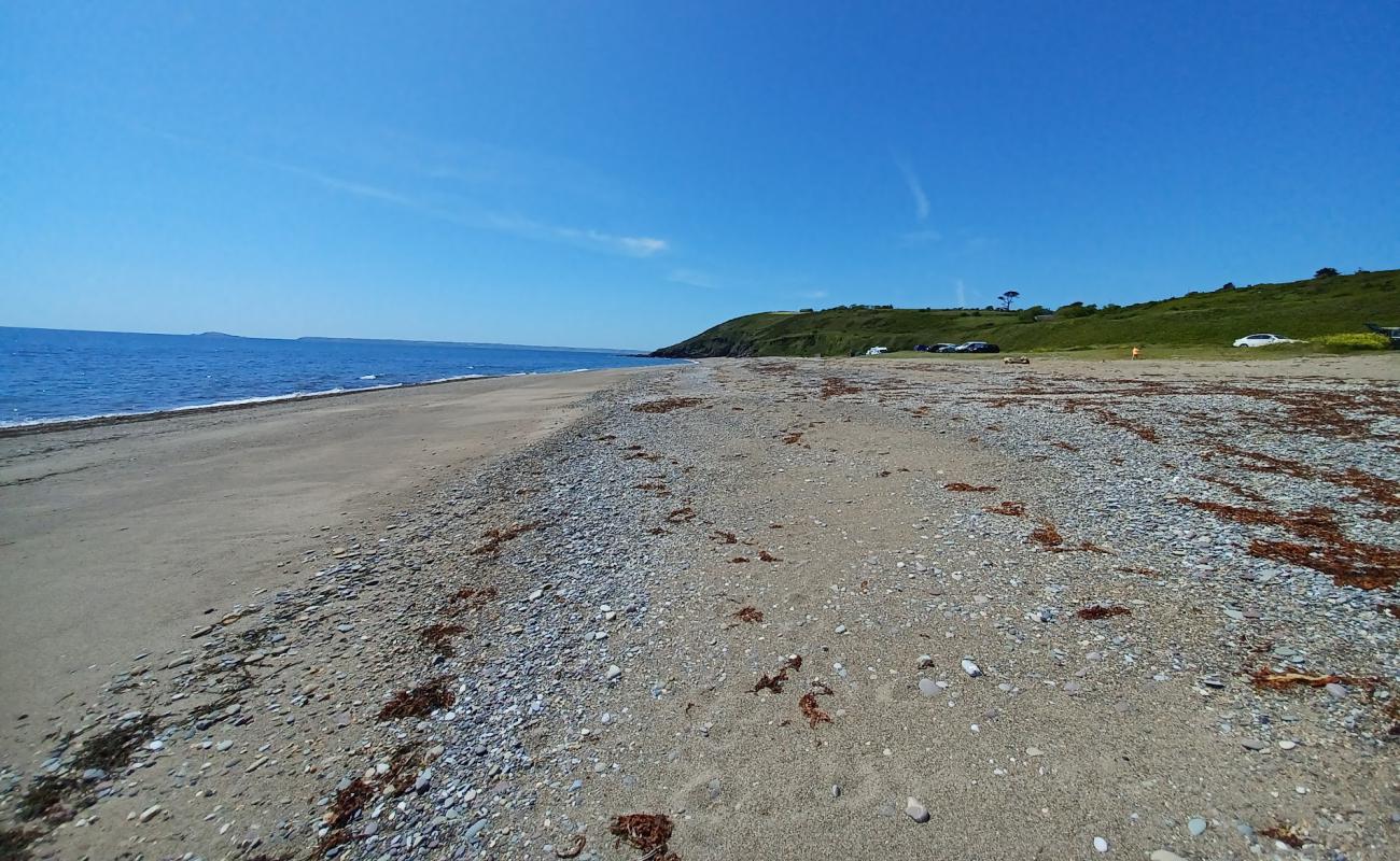 Фото Caliso Bay Beach с песок с галькой поверхностью