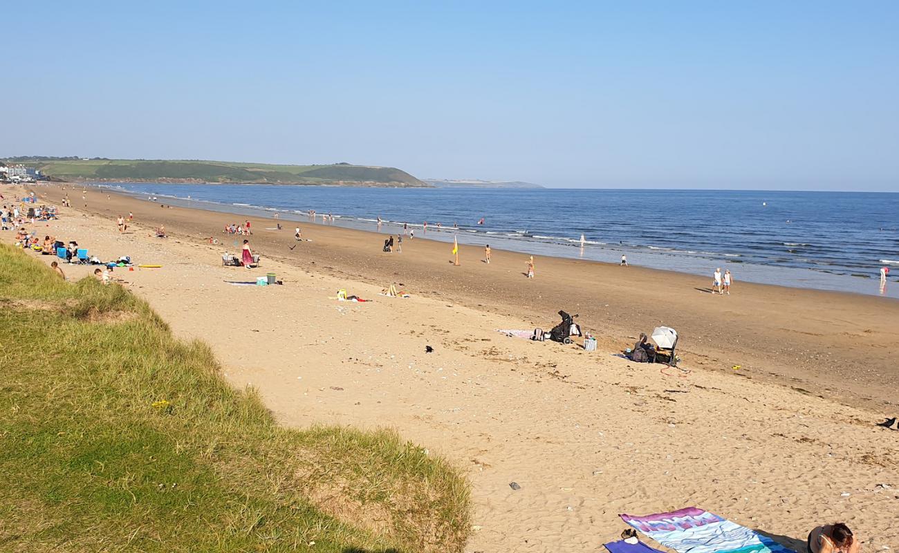 Фото Youghal Beach с песок с галькой поверхностью