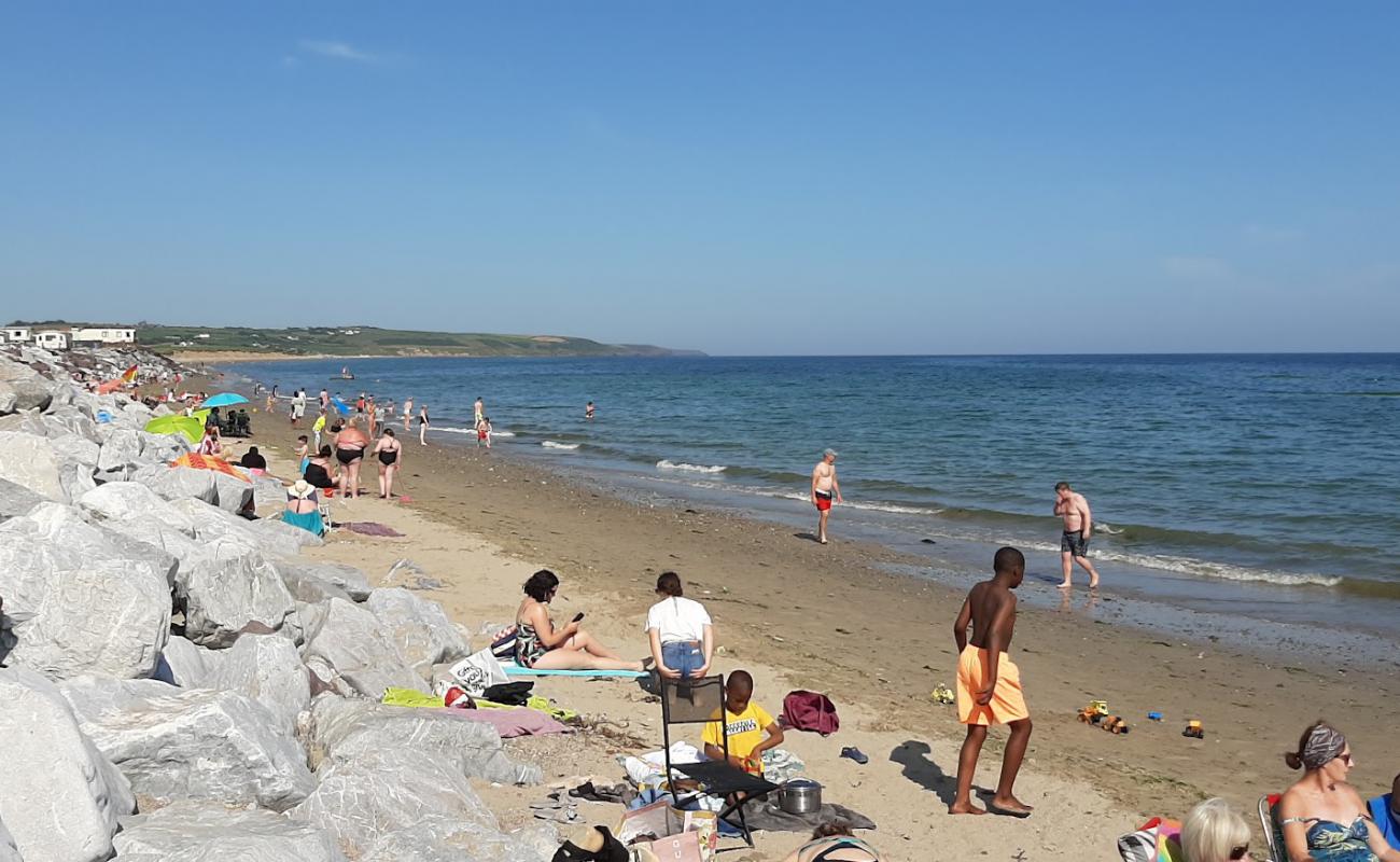 Фото Garryvoe Beach с песок с галькой поверхностью