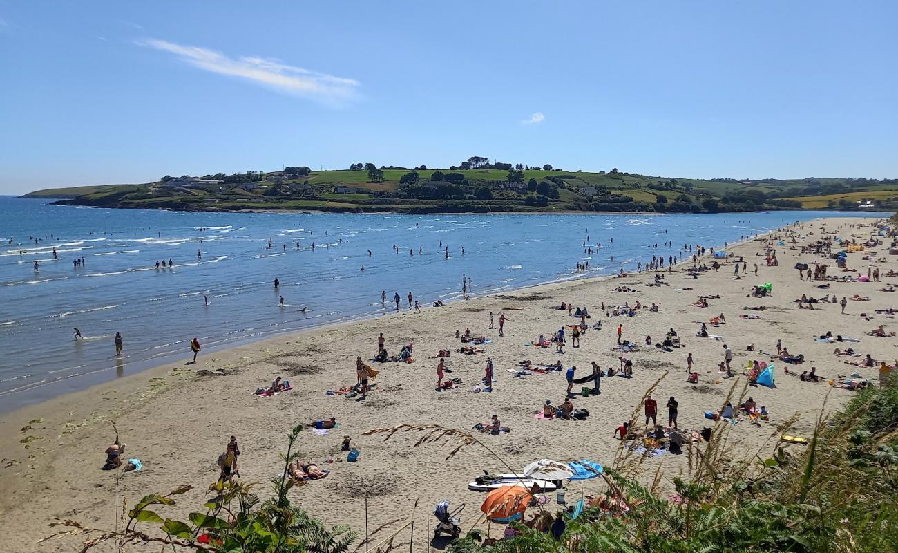 Фото Inchydoney Beach с золотистый песок поверхностью