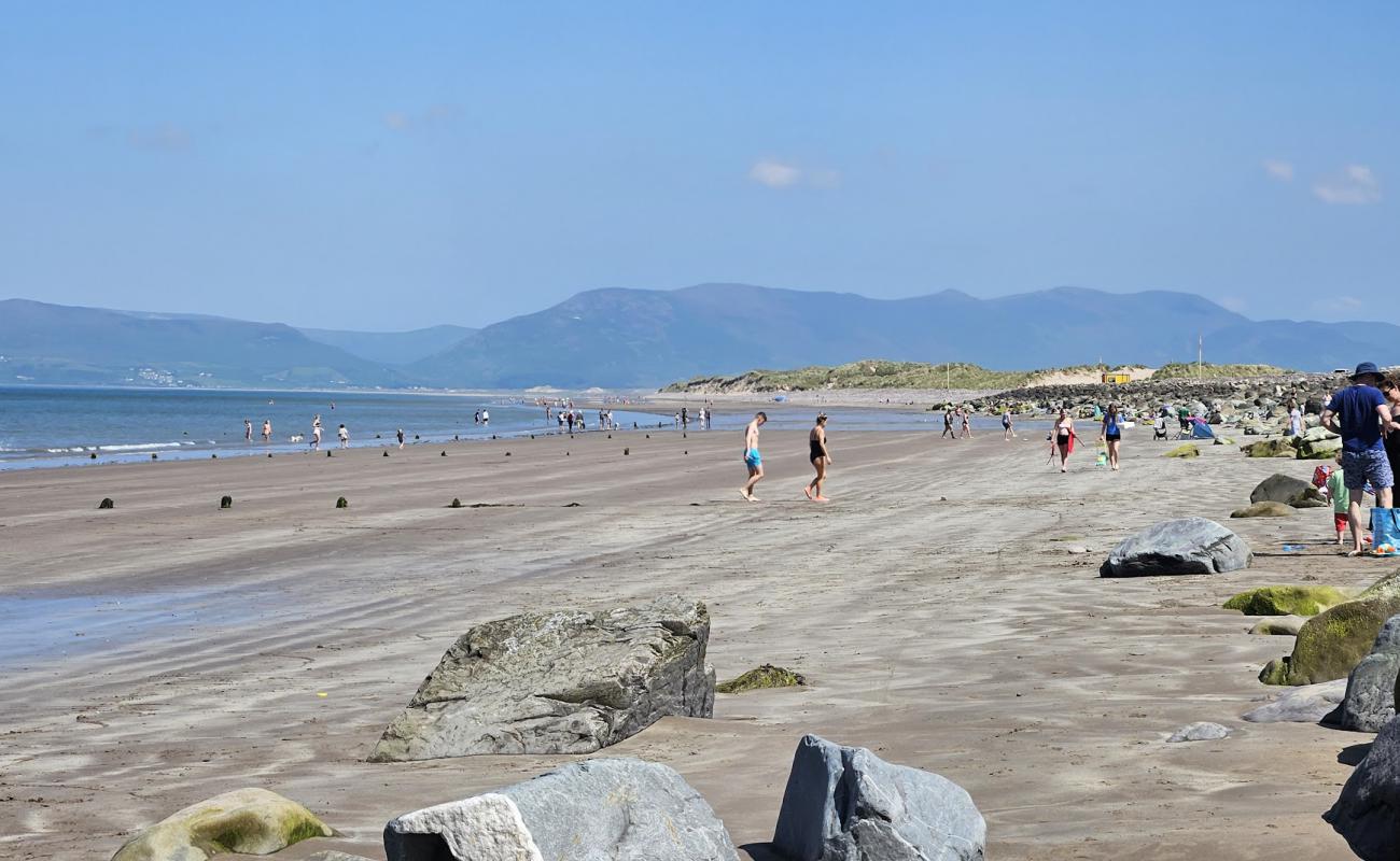 Фото Rossbeigh Beach с песок с галькой поверхностью