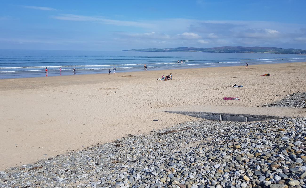 Фото Banna Beach с светлый песок поверхностью