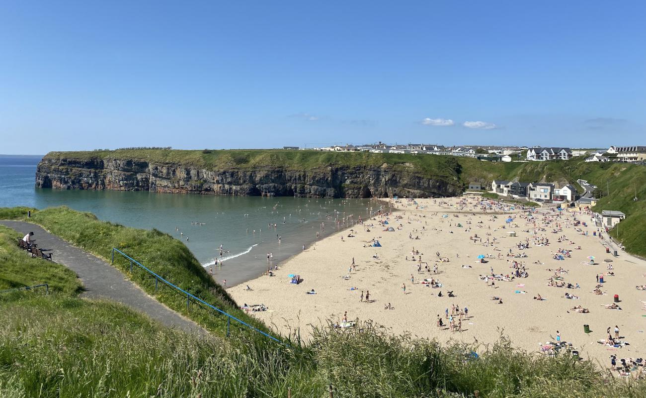 Фото Ballybunion Beach с золотистый песок поверхностью