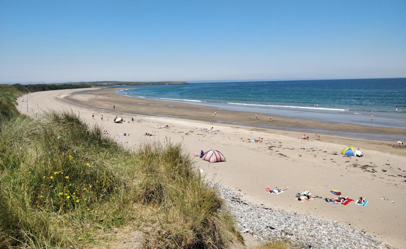 Фото Dunmoran Beach с светлый песок поверхностью