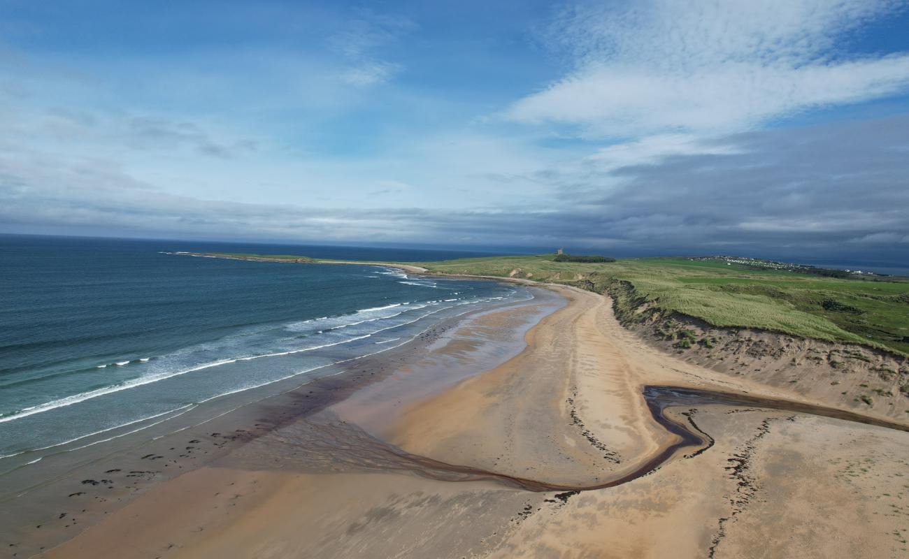 Фото Trawalua Beach с светлый песок поверхностью