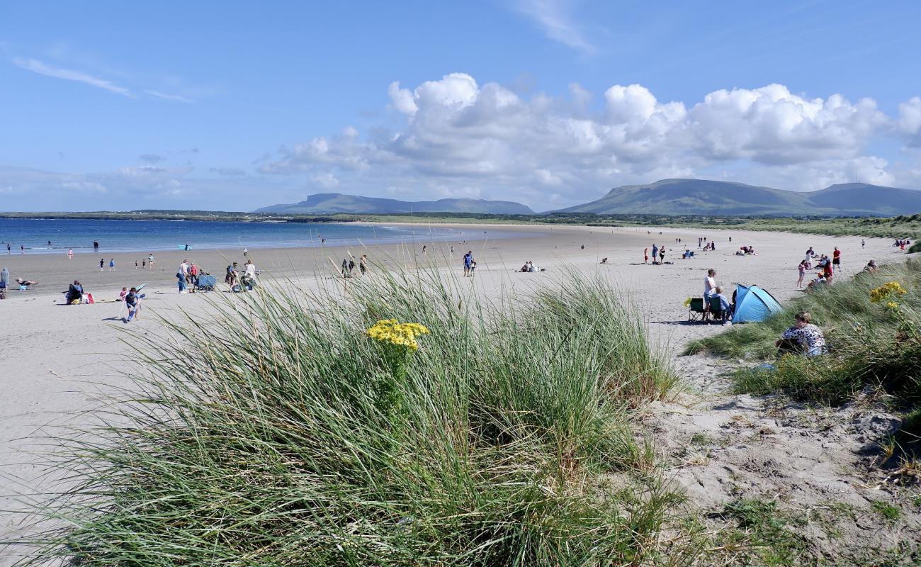 Фото Mullaghmore Beach с светлый песок поверхностью