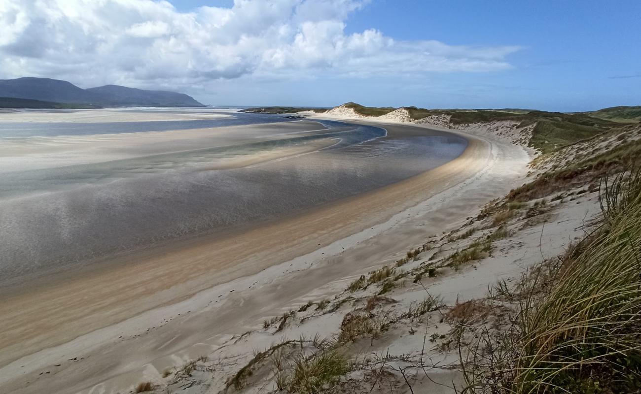 Фото Ballinreavy Beach с светлый песок поверхностью