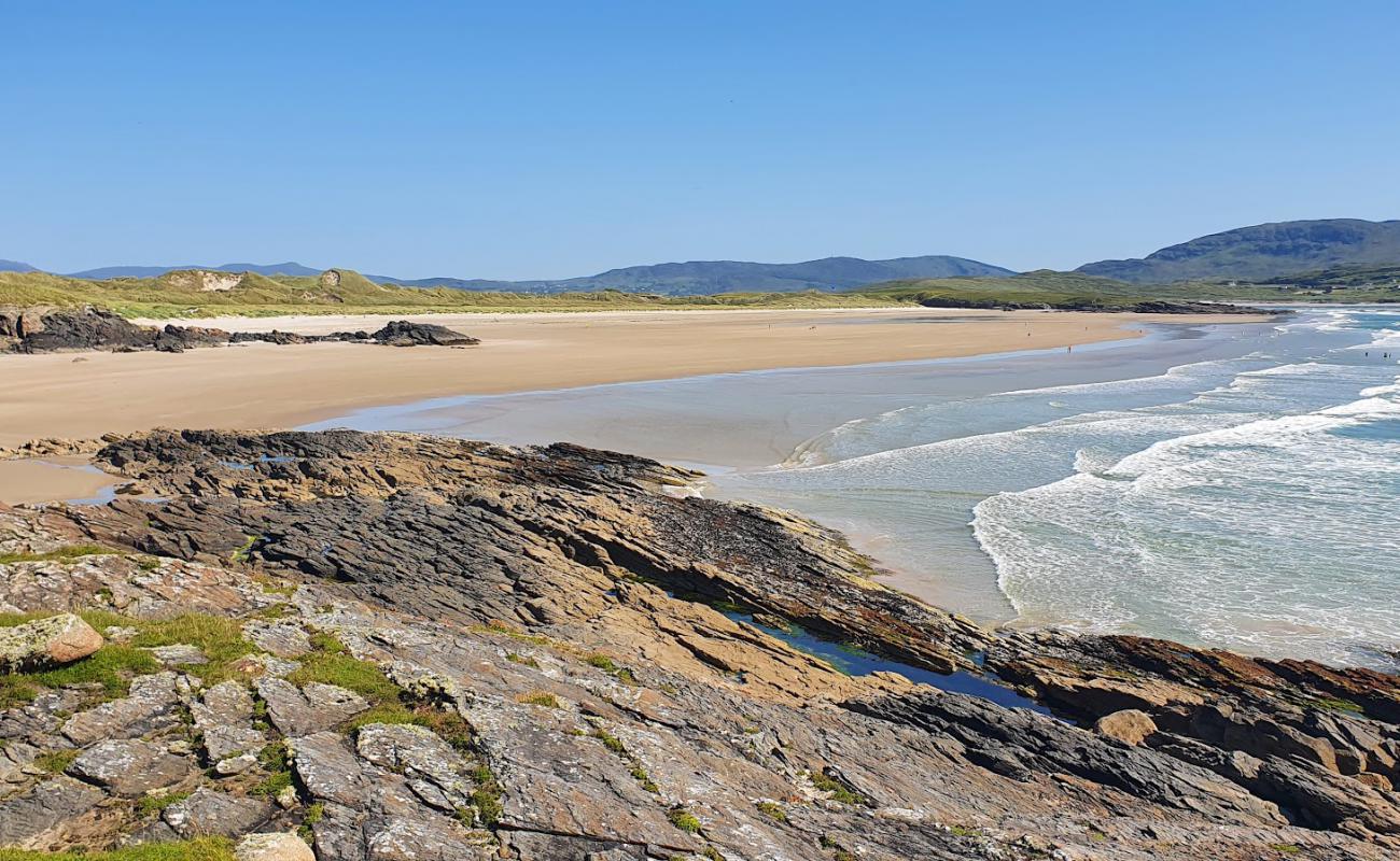 Фото Tramore Beach с светлый песок поверхностью