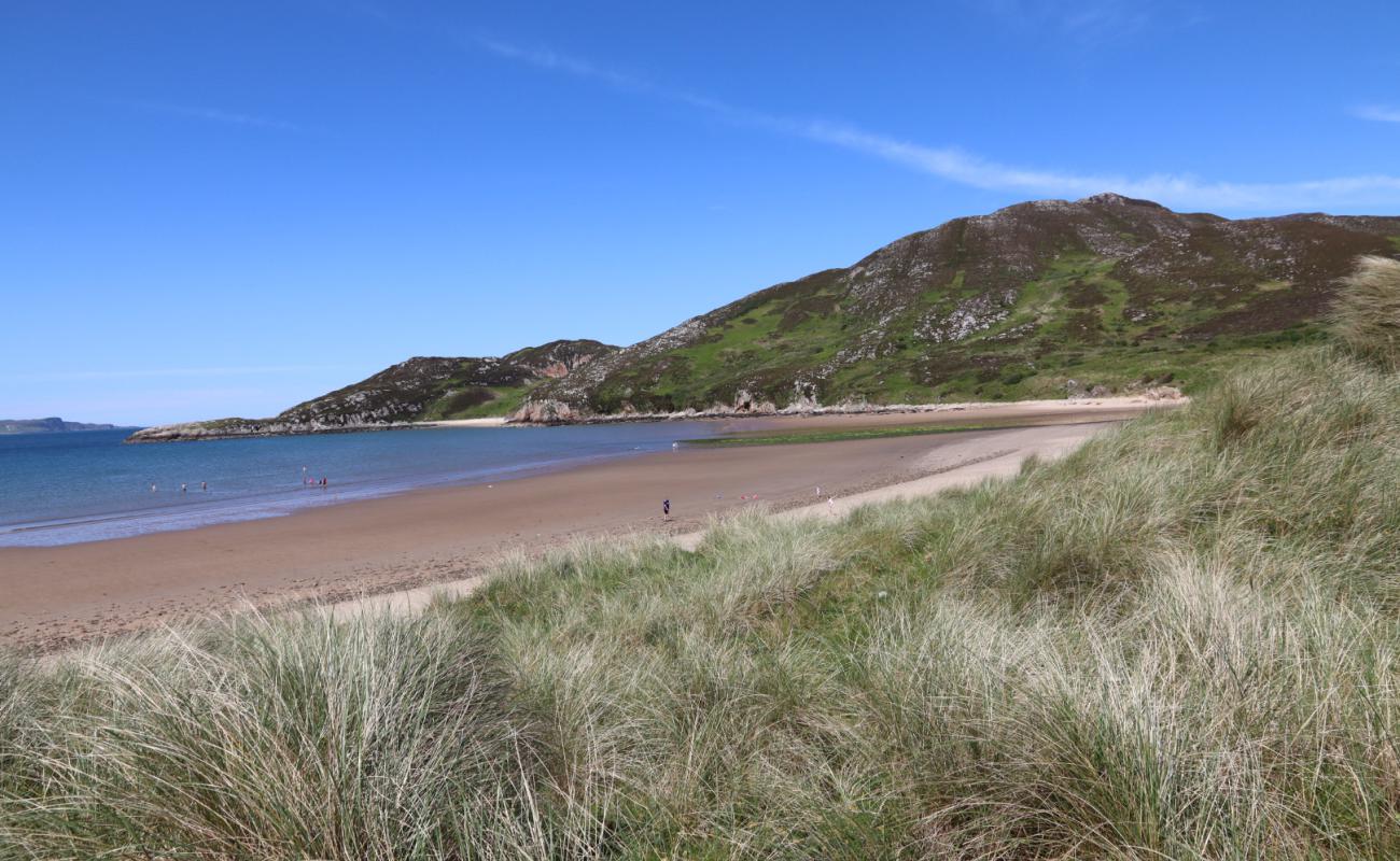 Фото Buncrana Beach с светлый песок поверхностью