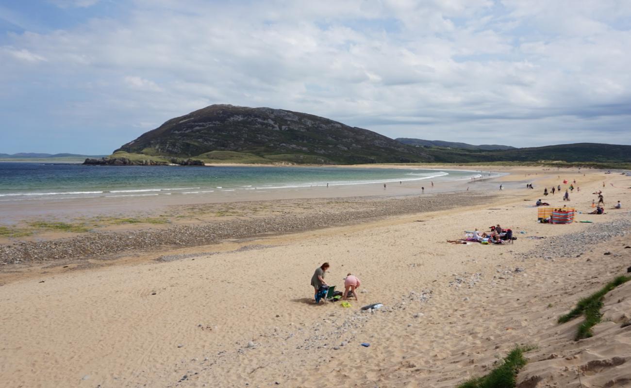 Фото Tullagh Beach с светлый песок поверхностью