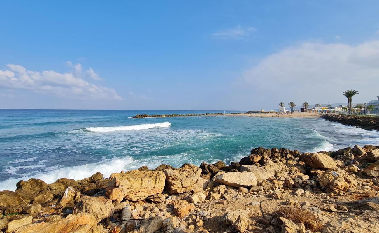 Фото Galei Galil beach с светлый песок поверхностью