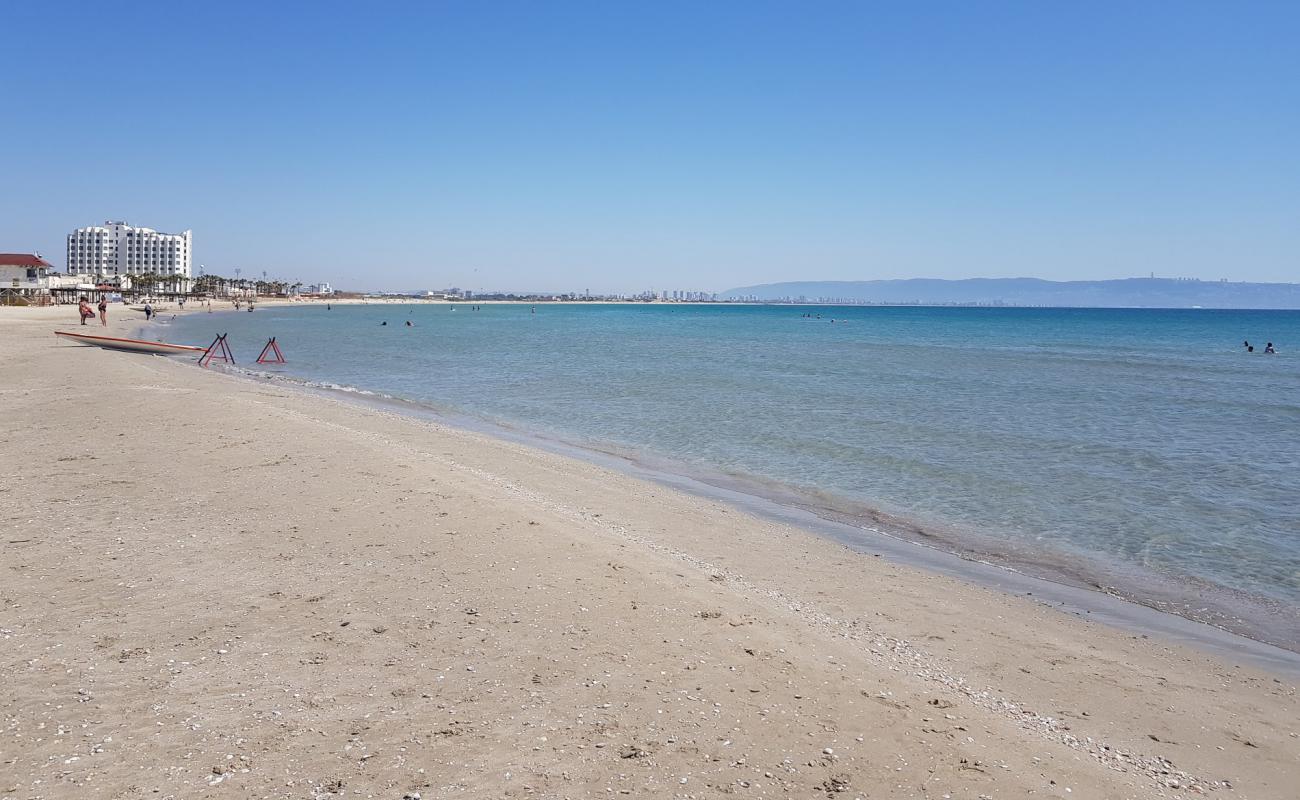 Фото Argaman beach с светлый песок поверхностью