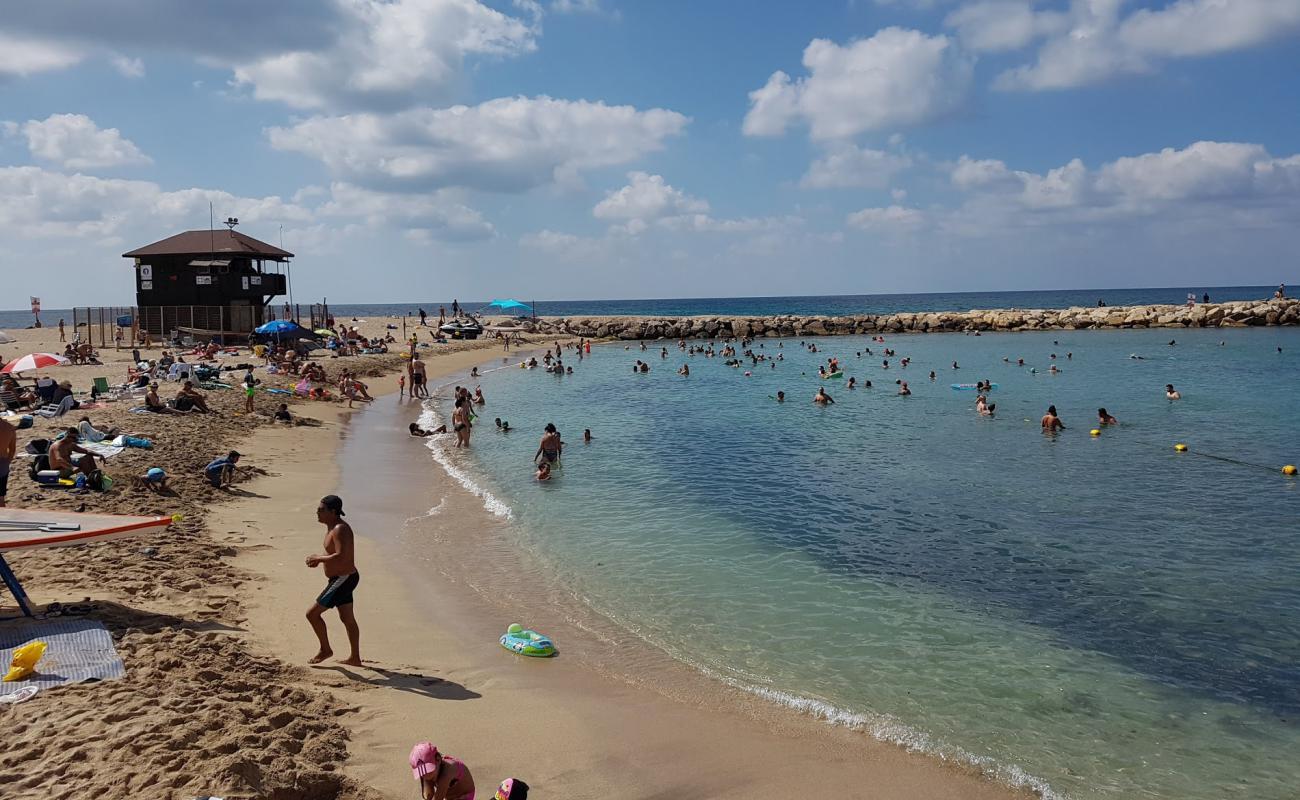 Фото Bat Galim beach с светлый песок поверхностью