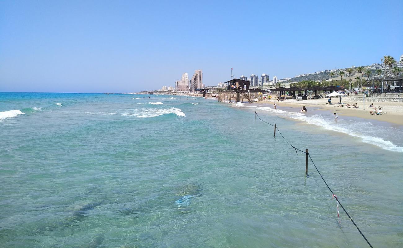 Фото Zamir beach с светлый песок поверхностью